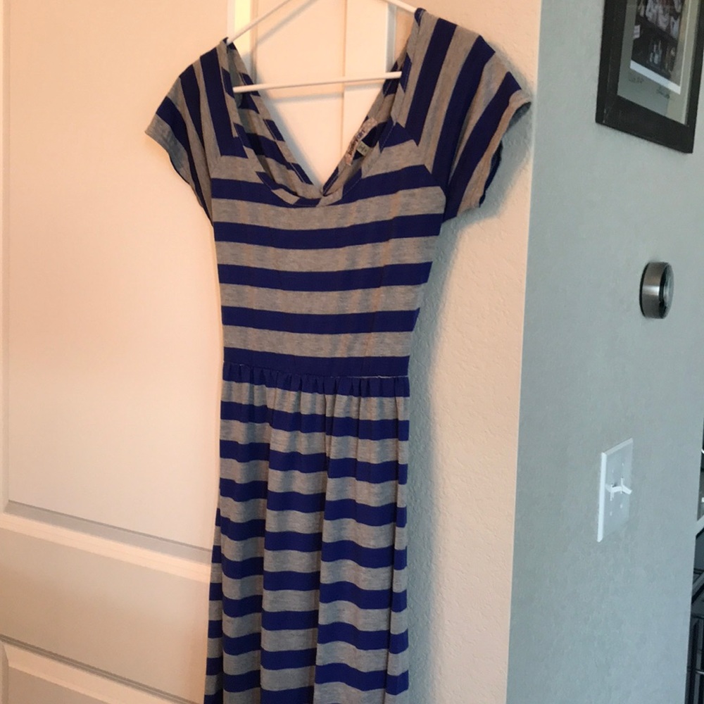 Long maxi dress with back cutout